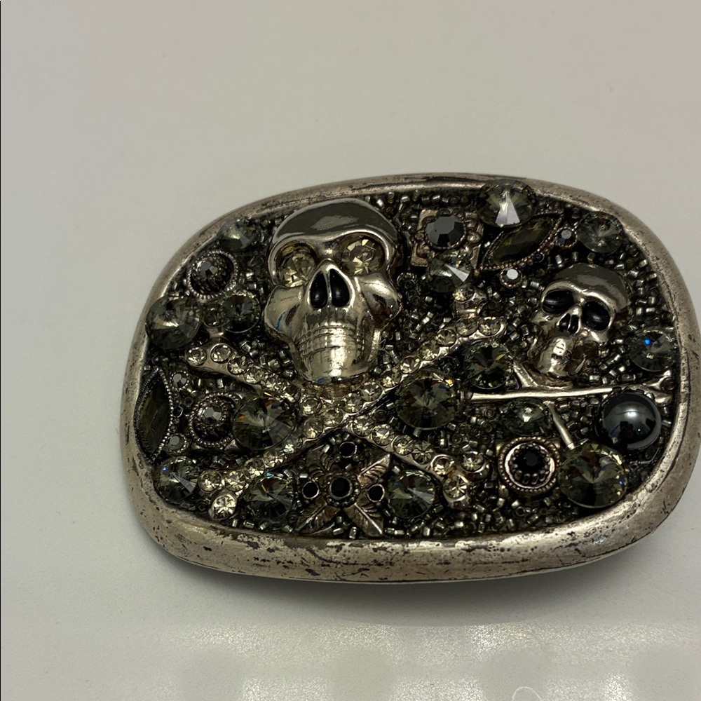 Skull & Crossbones Jeweled Belt Buckle - Gunmetal